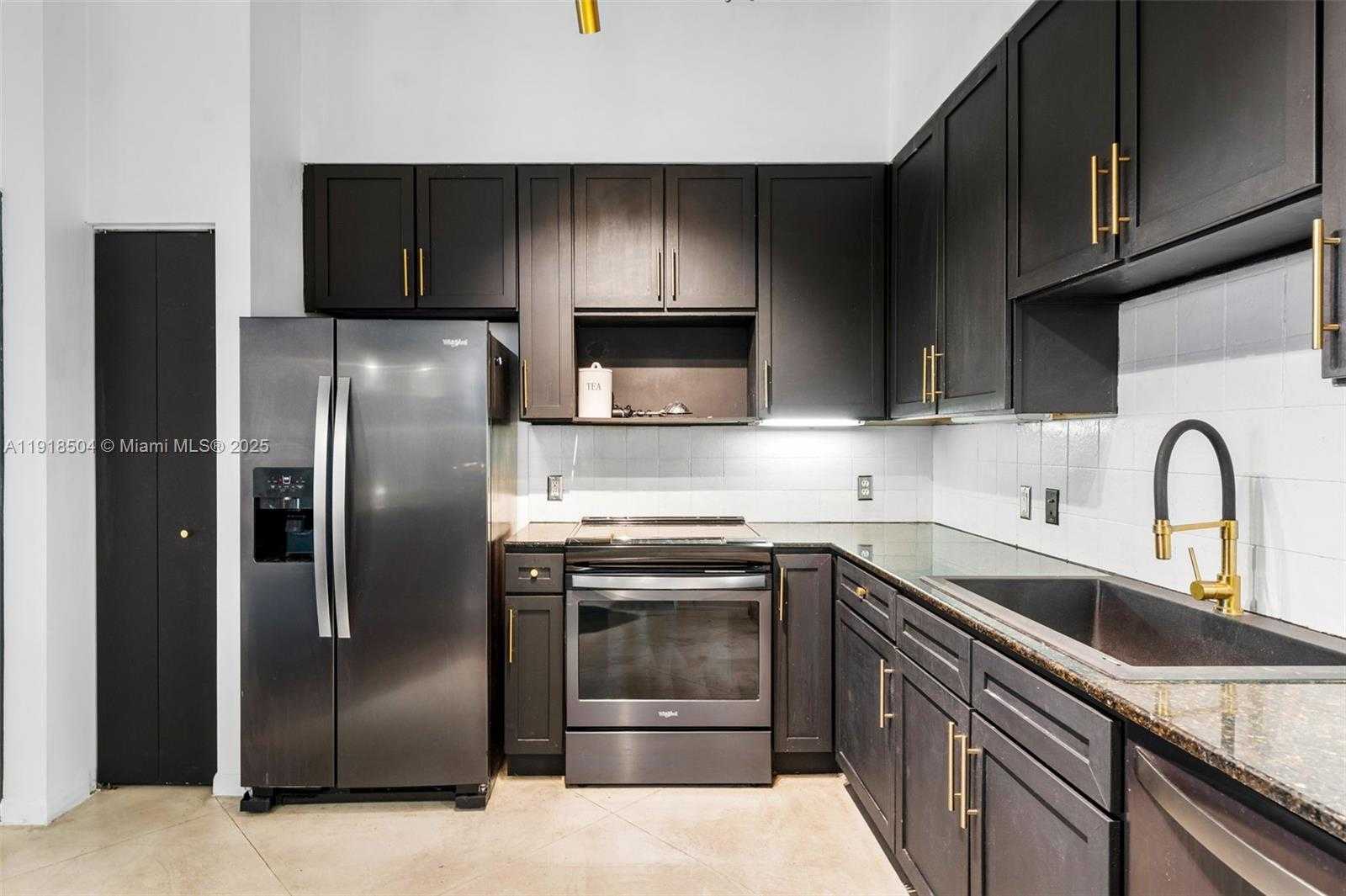 Small Image of 2001 BISCAYNE BLVD #2409, Miami Number 7