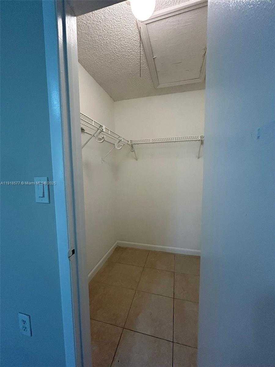 Small Image of 15661 SOUTH WEST 104TH TER #322, Miami Number 13