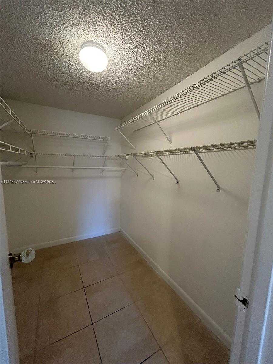 Small Image of 15661 SOUTH WEST 104TH TER #322, Miami Number 14