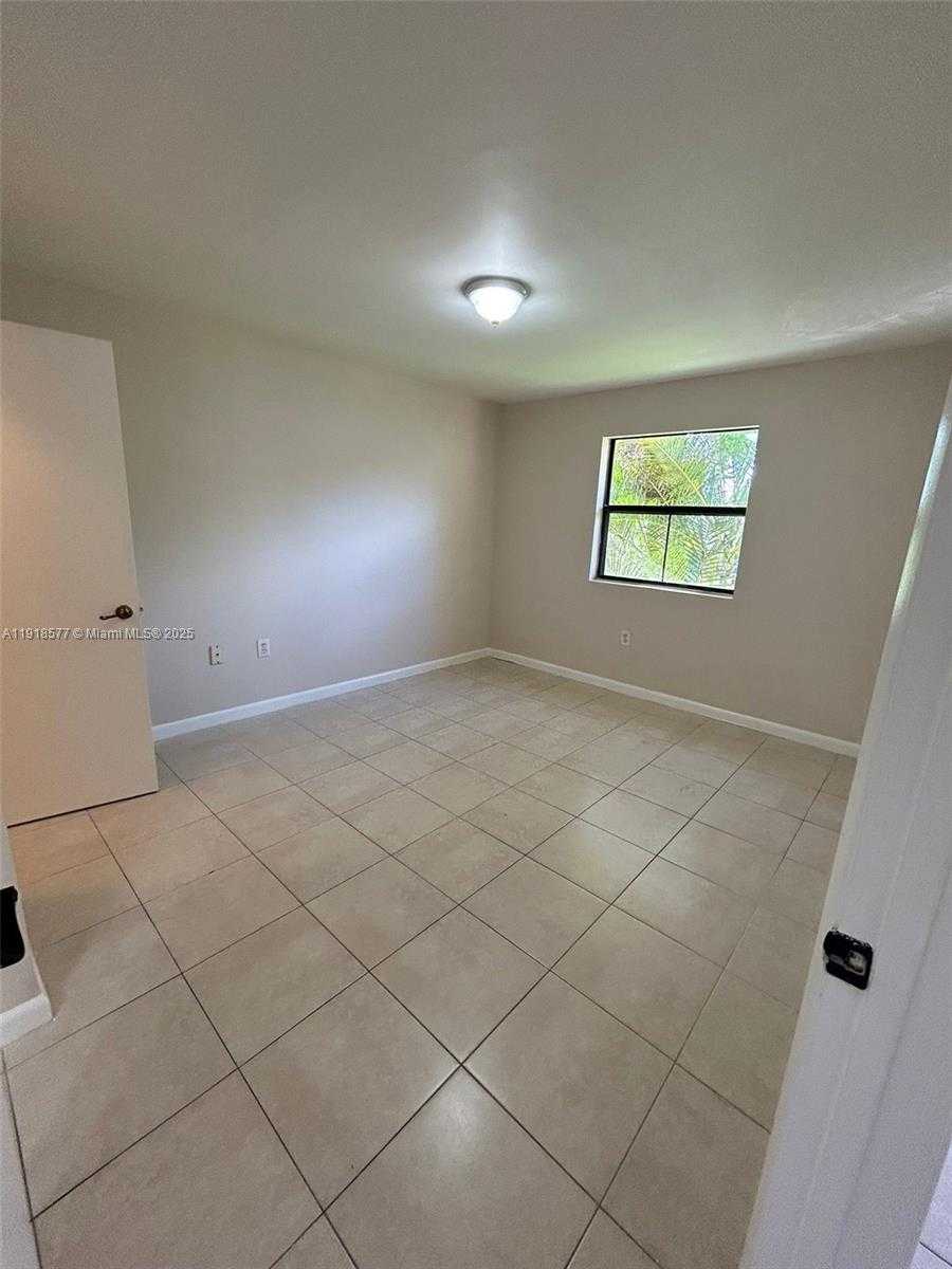 Small Image of 15661 SOUTH WEST 104TH TER #322, Miami Number 16