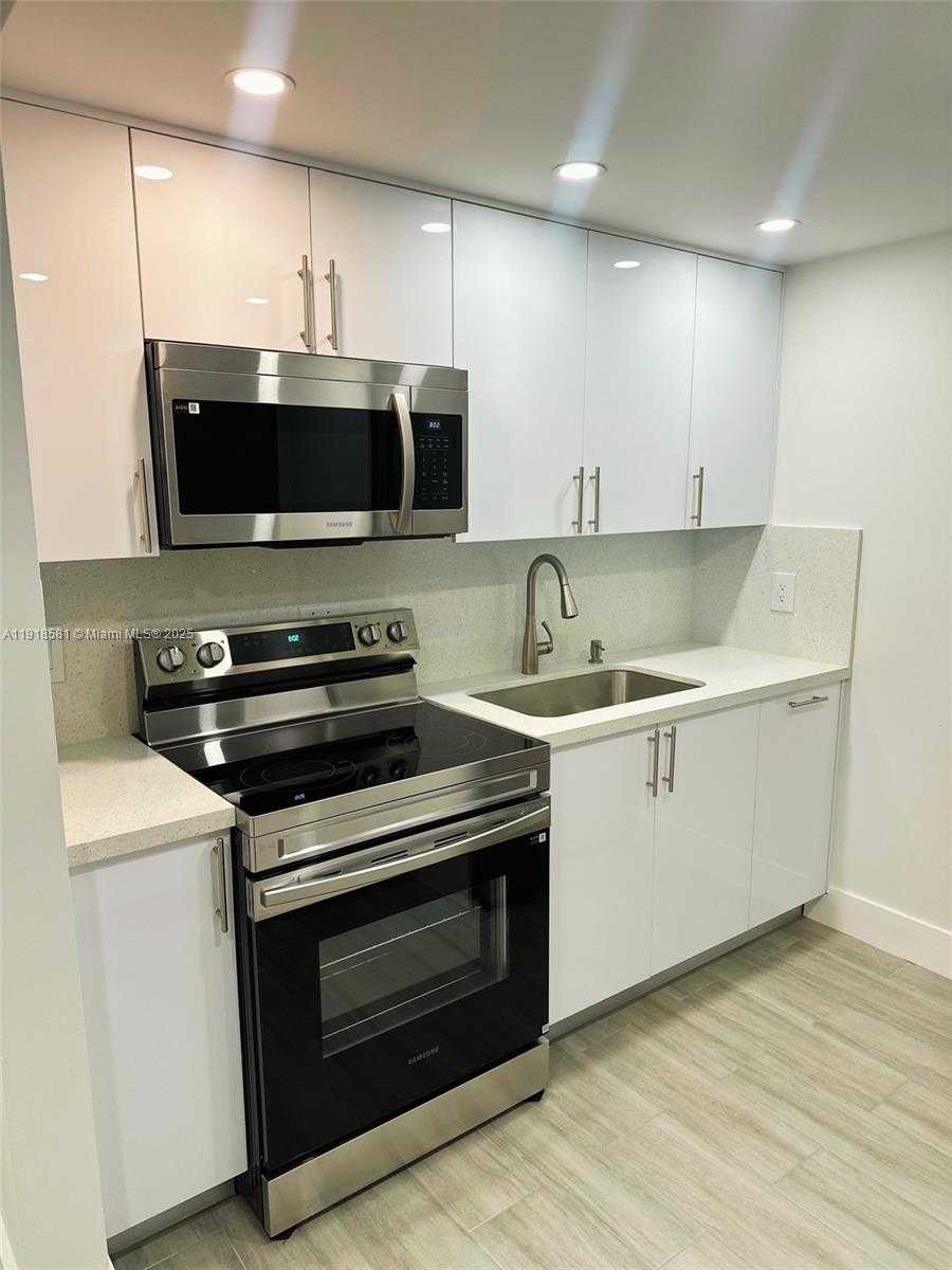 Small Image of 14201 NORTH KENDALL DR #412D, Miami Number 1