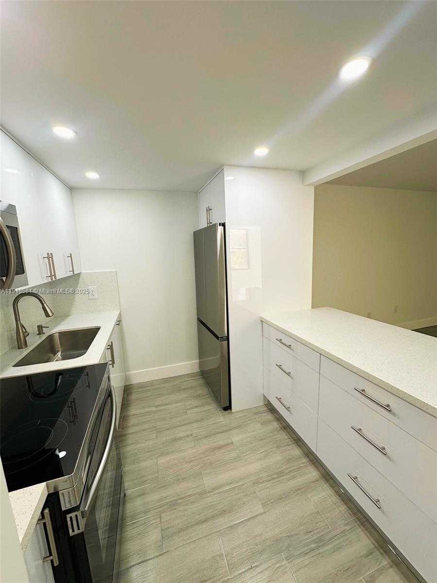 Small Image of 14201 NORTH KENDALL DR #412D, Miami Number 4