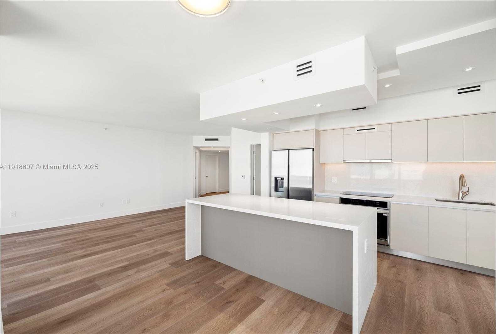 Small Image of 4779 NORTH WEST COLLINS AVE #2407, Miami Beach Number 6