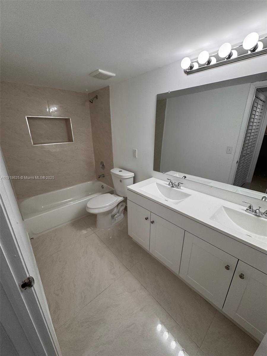 Small Image of 8205 LAKE DR #501, Doral Number 8