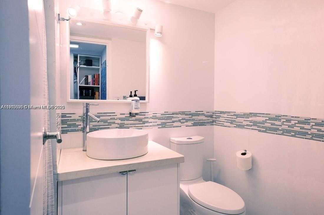 Small Image of 100 BAYVIEW DR #1510, Sunny Isles Beach Number 10