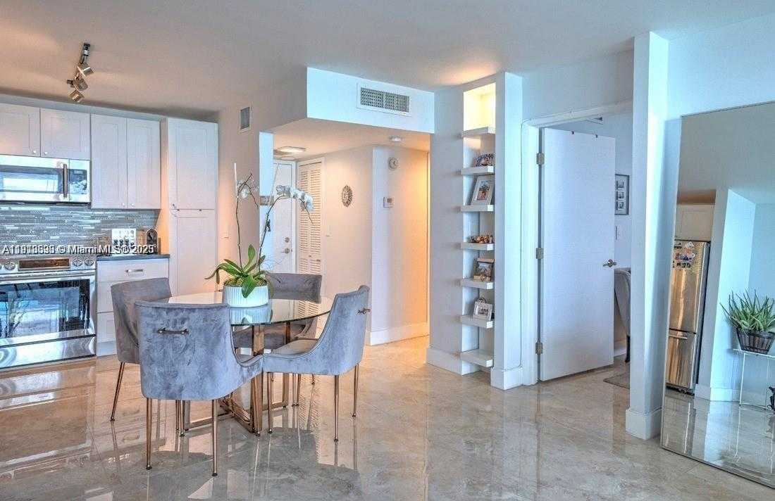 Small Image of 100 BAYVIEW DR #1510, Sunny Isles Beach Number 3