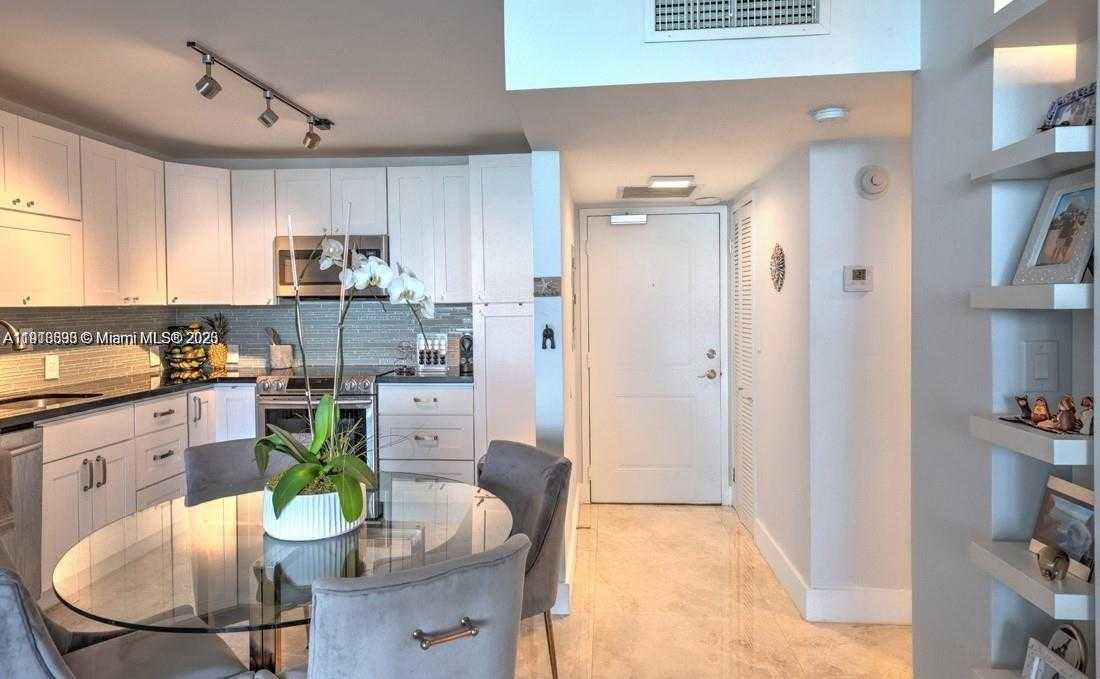 Small Image of 100 BAYVIEW DR #1510, Sunny Isles Beach Number 5