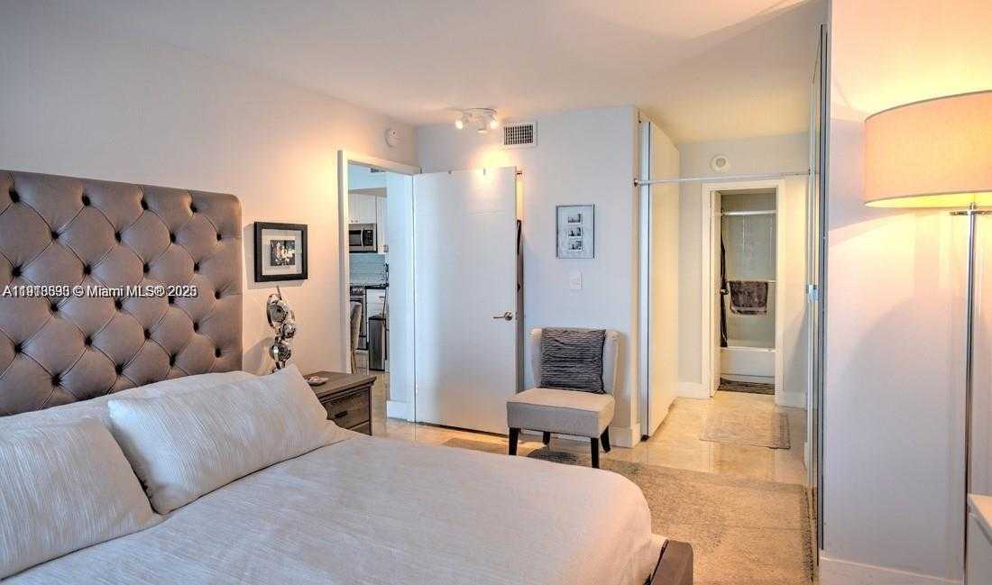 Small Image of 100 BAYVIEW DR #1510, Sunny Isles Beach Number 7