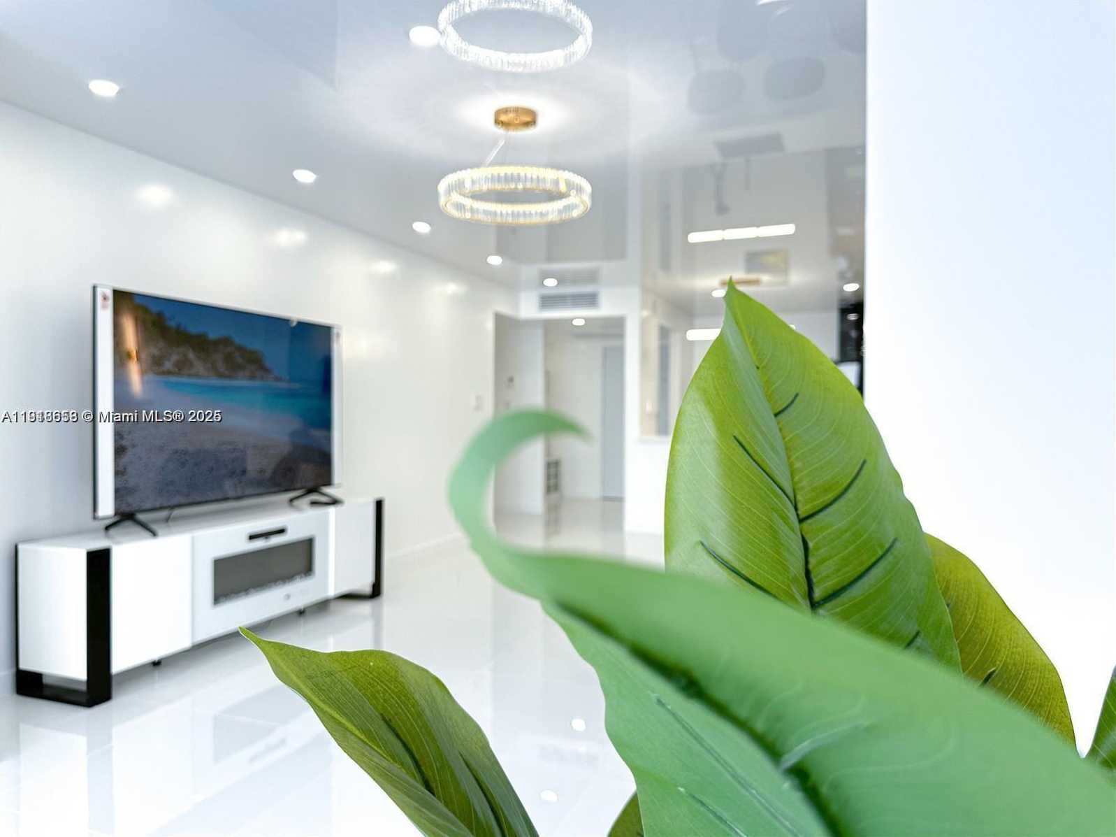 Small Image of 501 THREE ISLANDS BLVD #515, Hallandale Beach Number 1