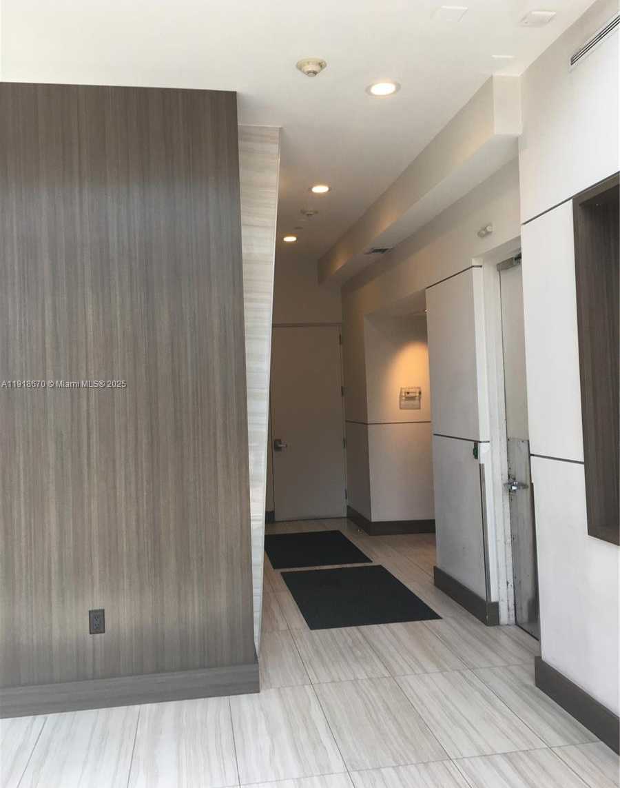 Small Image of 200 OCEAN DR #3C, Miami Beach Number 4