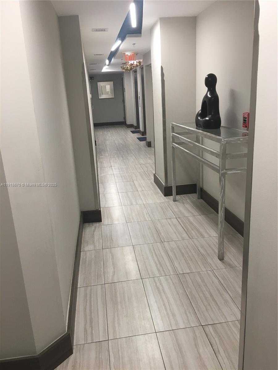 Small Image of 200 OCEAN DR #3C, Miami Beach Number 6