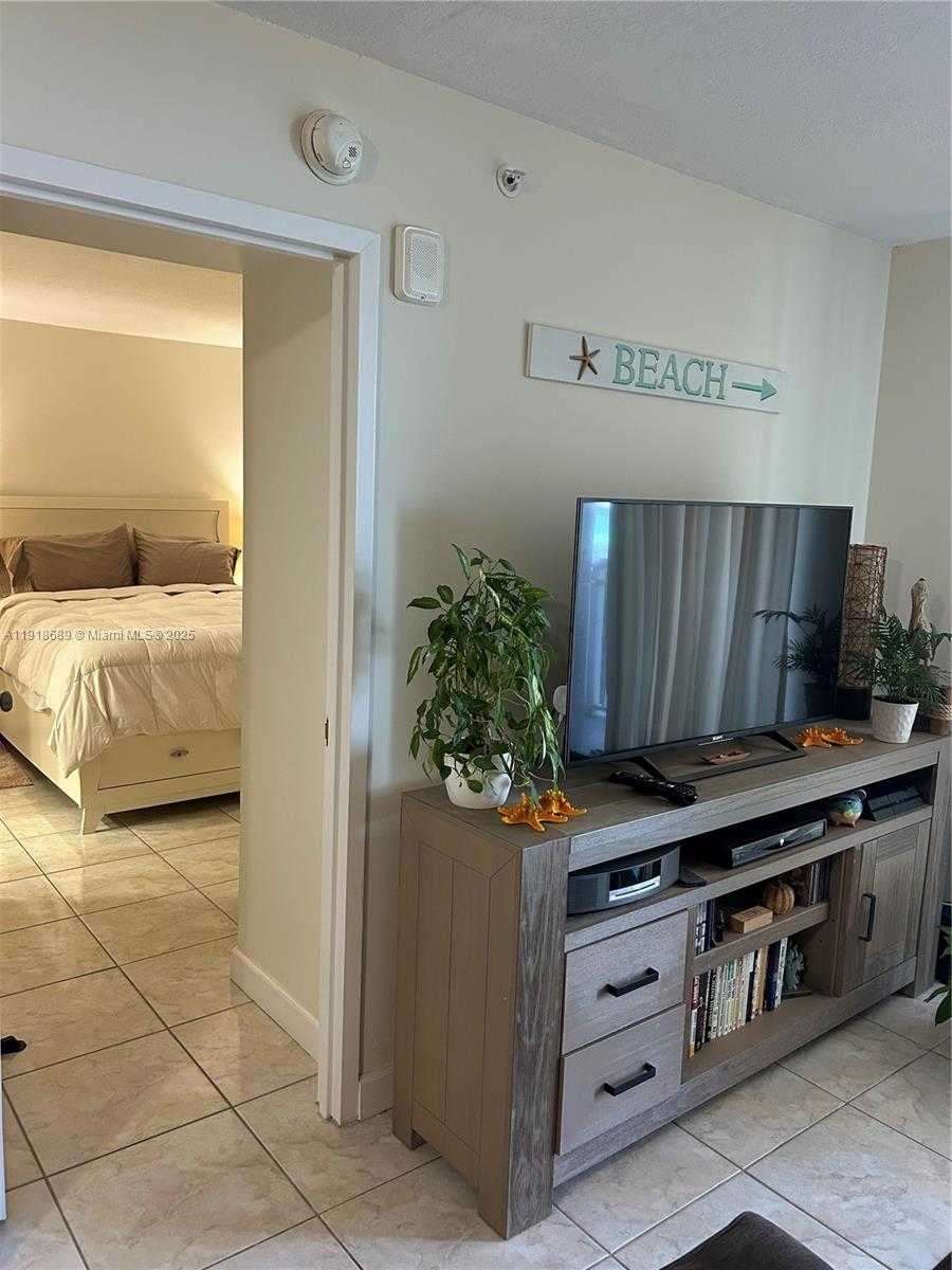 Small Image of 6969 COLLINS AVE #407, Miami Beach Number 13