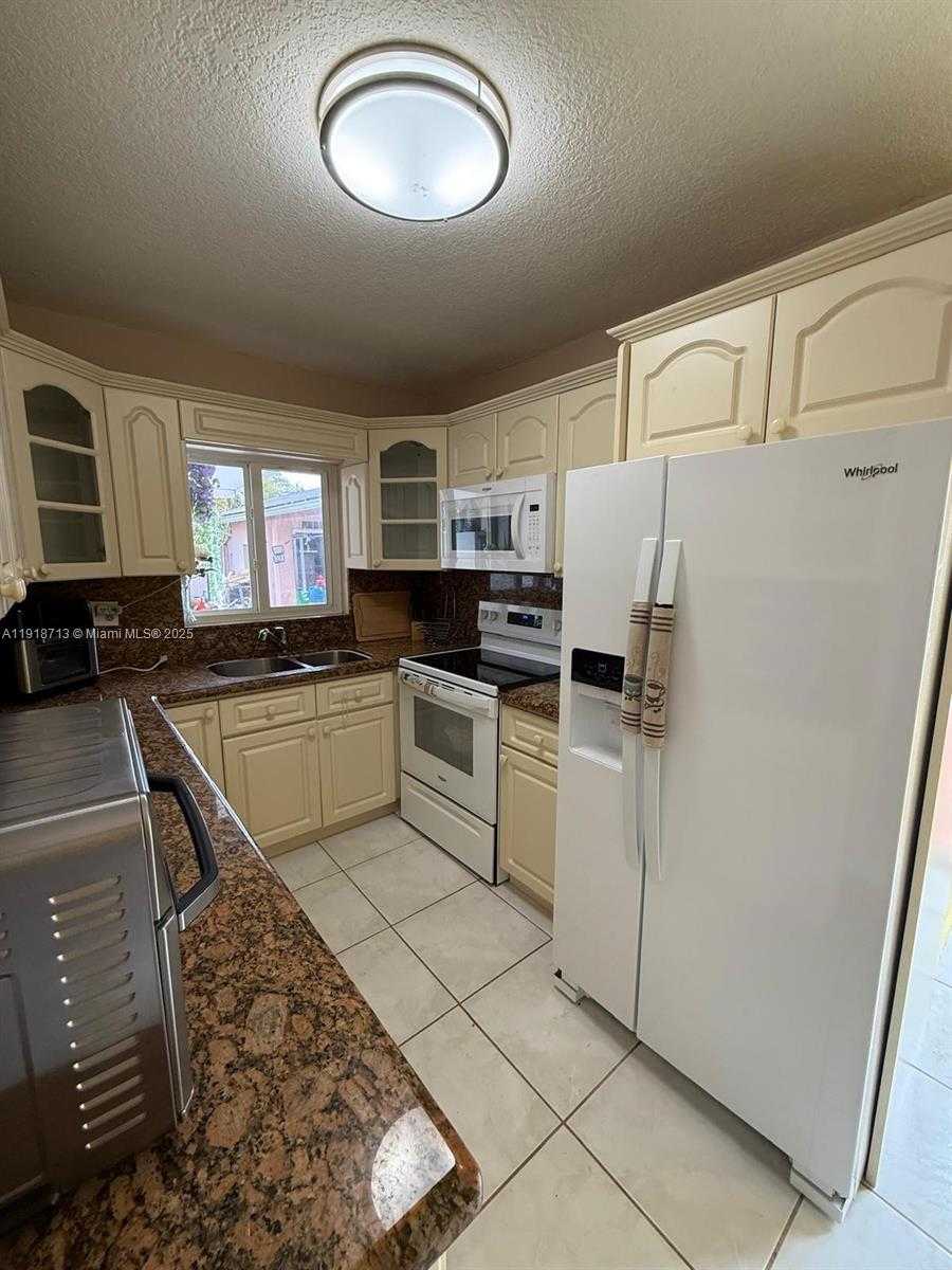 Small Image of 19721 SOUTH WEST 122ND PL #19721, Miami Number 7