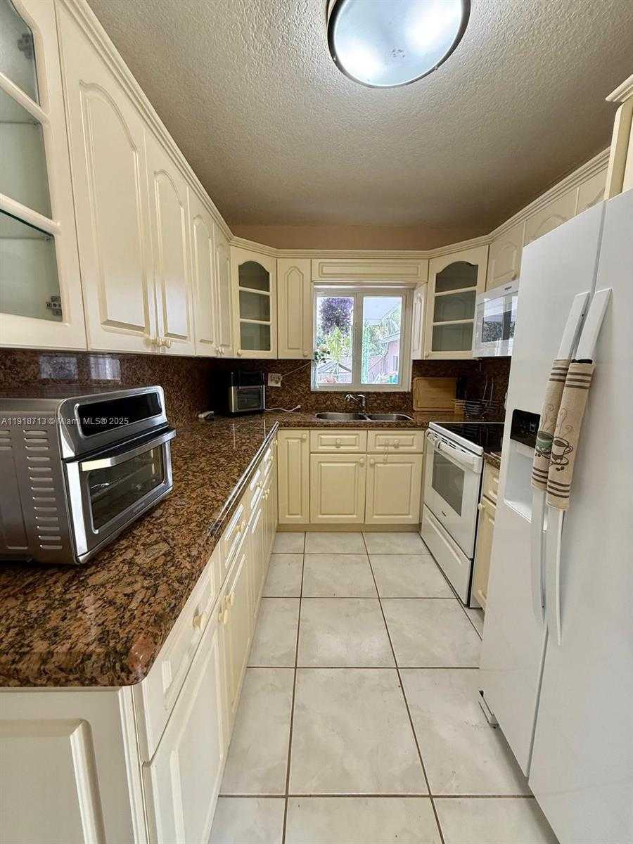 Small Image of 19721 SOUTH WEST 122ND PL #19721, Miami Number 8