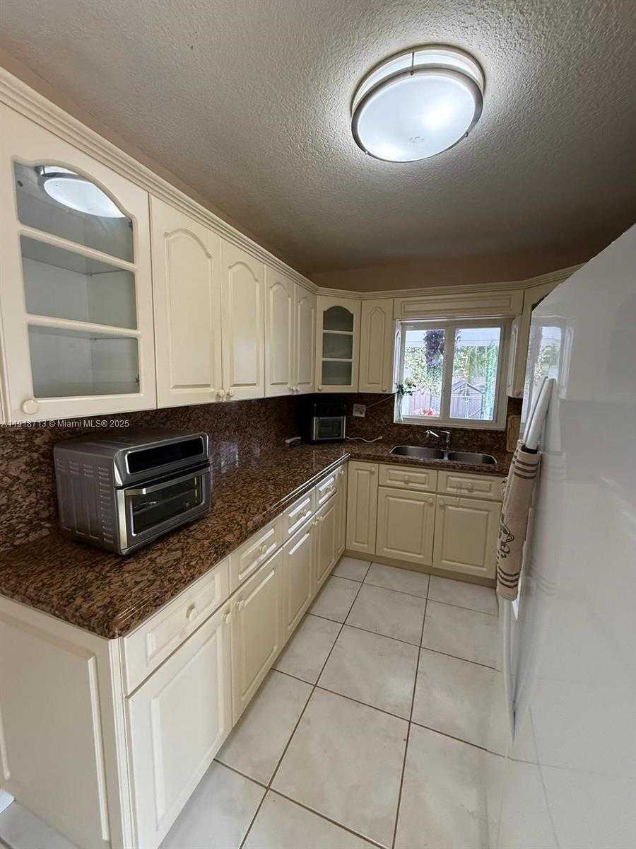 Small Image of 19721 SOUTH WEST 122ND PL #19721, Miami Number 9