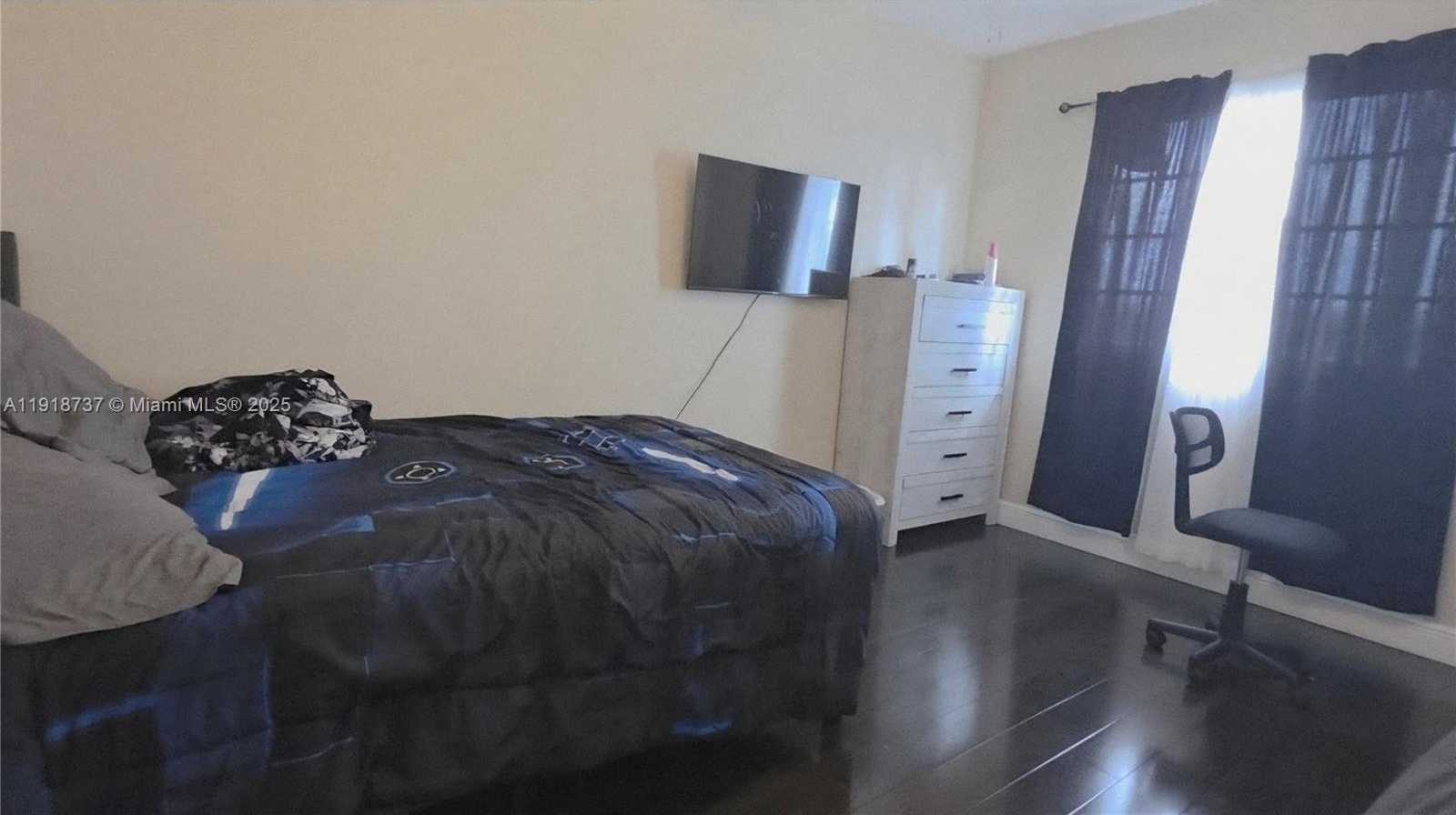 Imagen de Pequeño Objeto