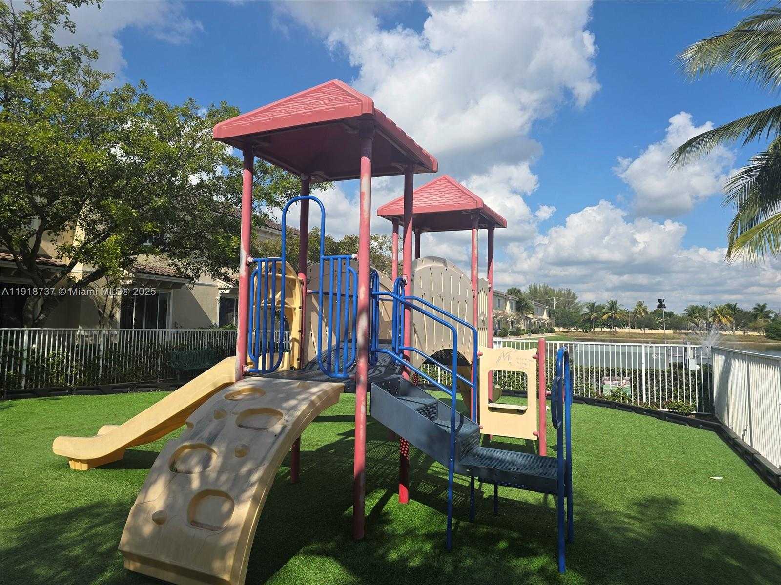 Imagen de Pequeño Objeto