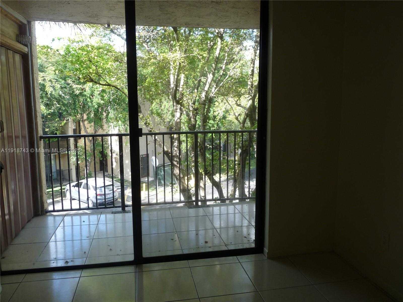 Small Image of 14415 N Kendall Dr, Miami, FL 33186, USA Number 12