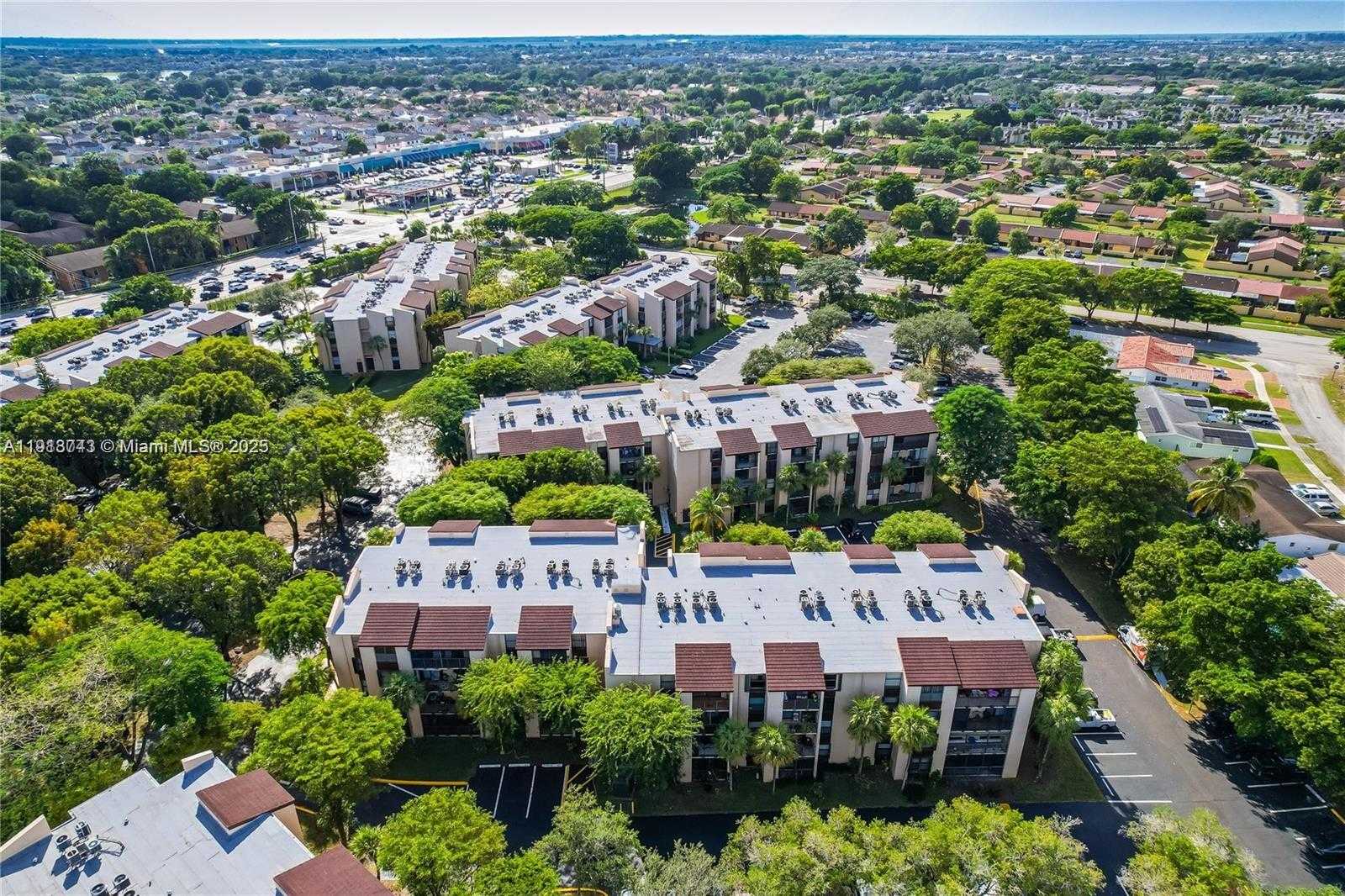 Small Image of 14415 N Kendall Dr, Miami, FL 33186, USA Number 19