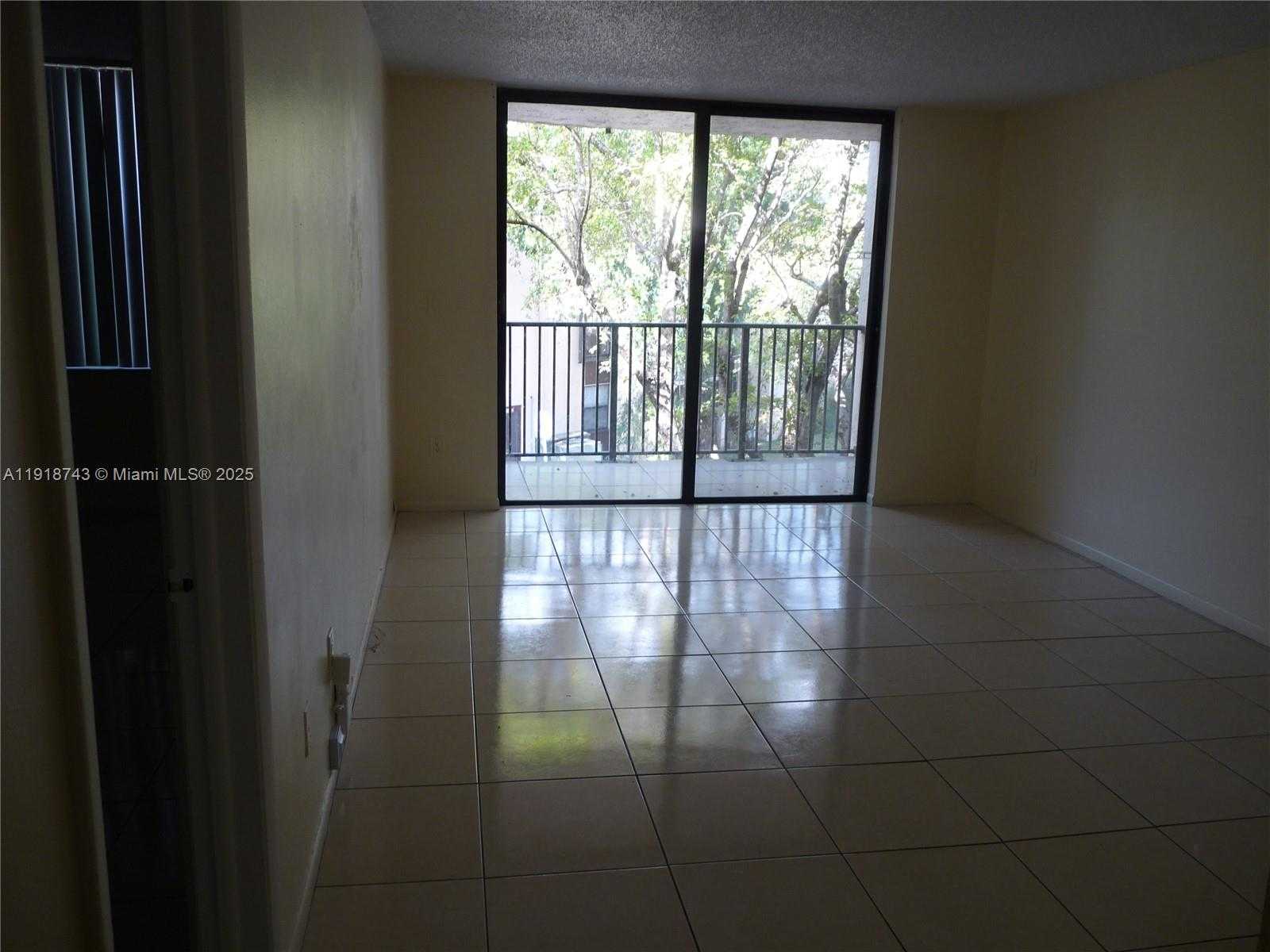 Small Image of 14415 N Kendall Dr, Miami, FL 33186, USA Number 5