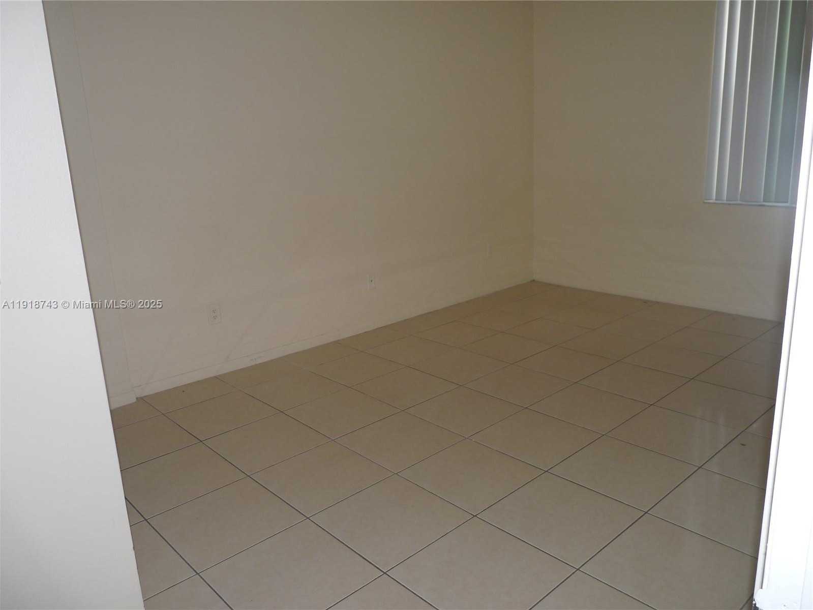 Small Image of 14415 N Kendall Dr, Miami, FL 33186, USA Number 6