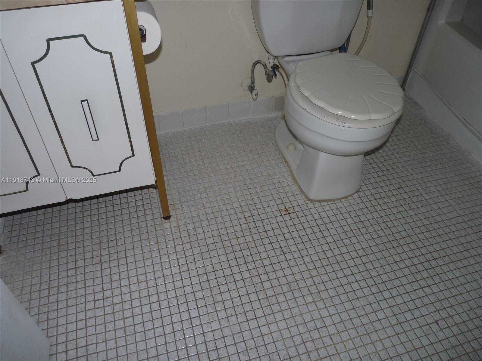 Small Image of 14415 N Kendall Dr, Miami, FL 33186, USA Number 8