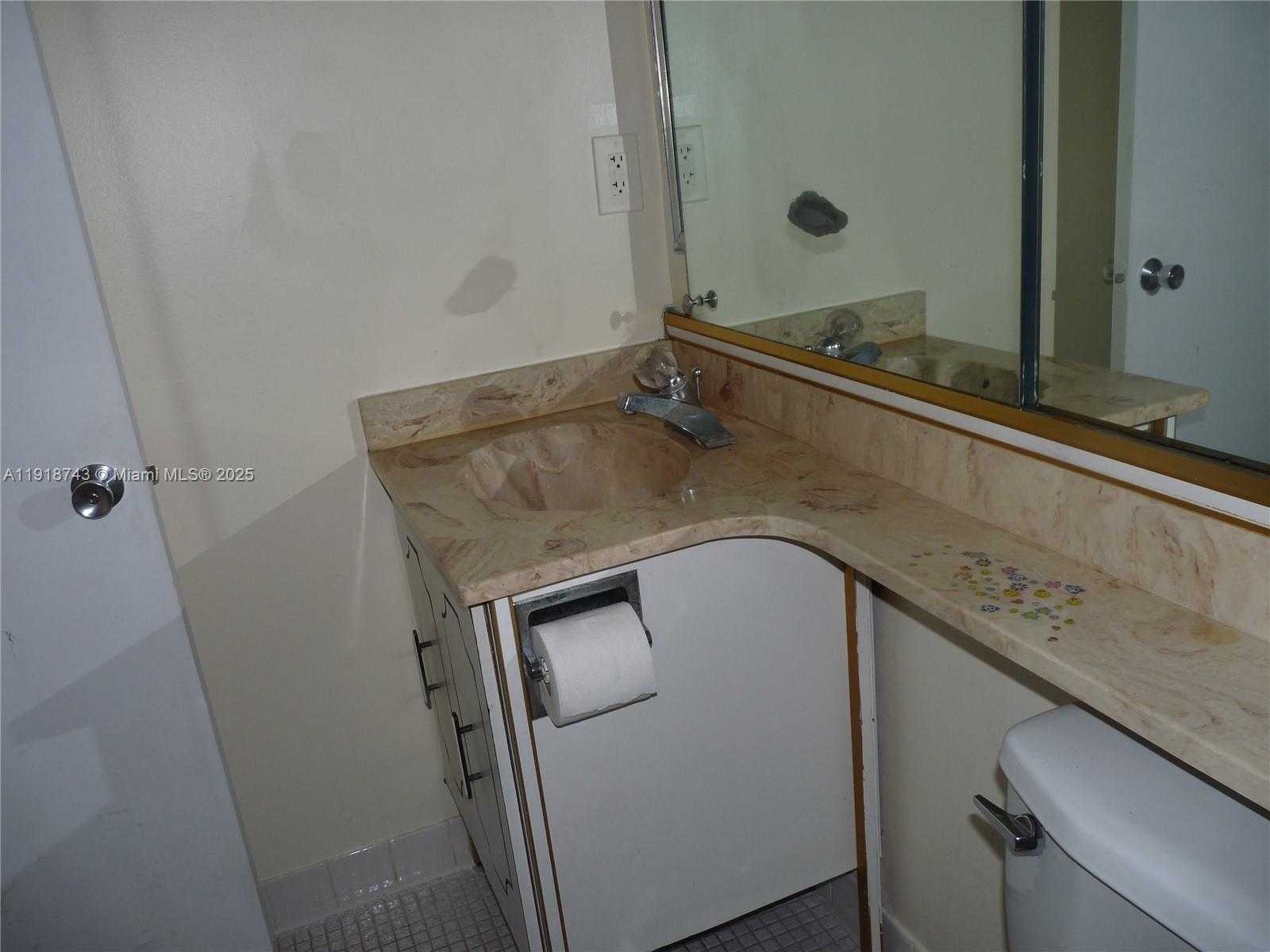 Small Image of 14415 N Kendall Dr, Miami, FL 33186, USA Number 9