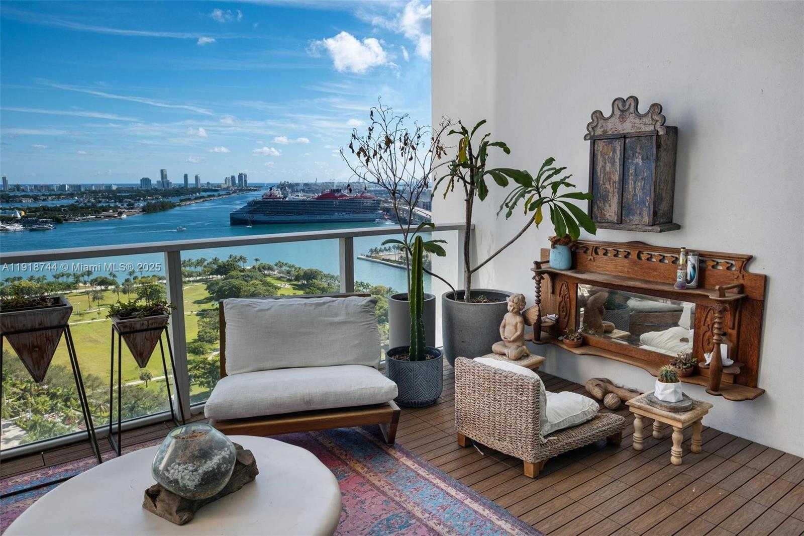 Small Image of 1040 BISCAYNE BLVD #2203, Miami Number 10