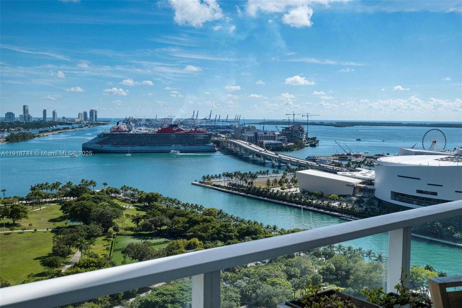 Small Image of 1040 BISCAYNE BLVD #2203, Miami Number 11