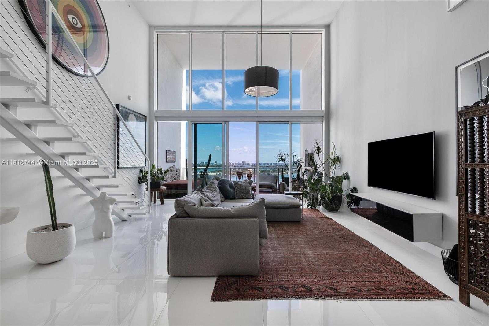 Small Image of 1040 BISCAYNE BLVD #2203, Miami Number 14