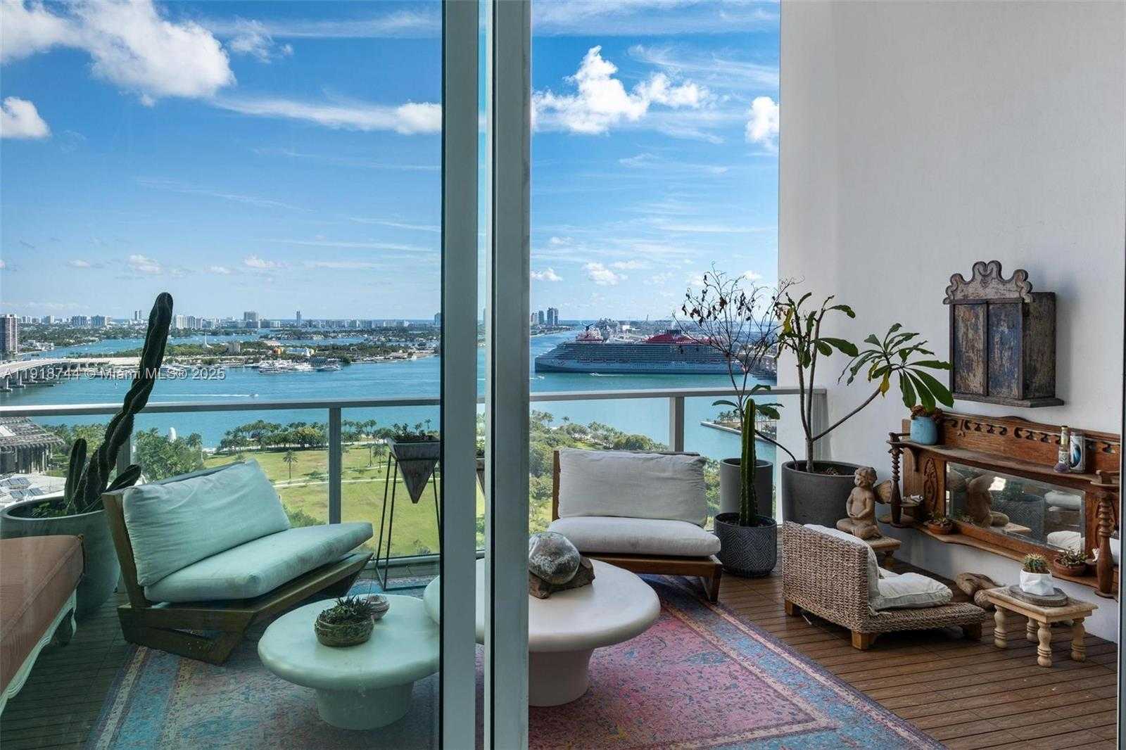 Small Image of 1040 BISCAYNE BLVD #2203, Miami Number 17