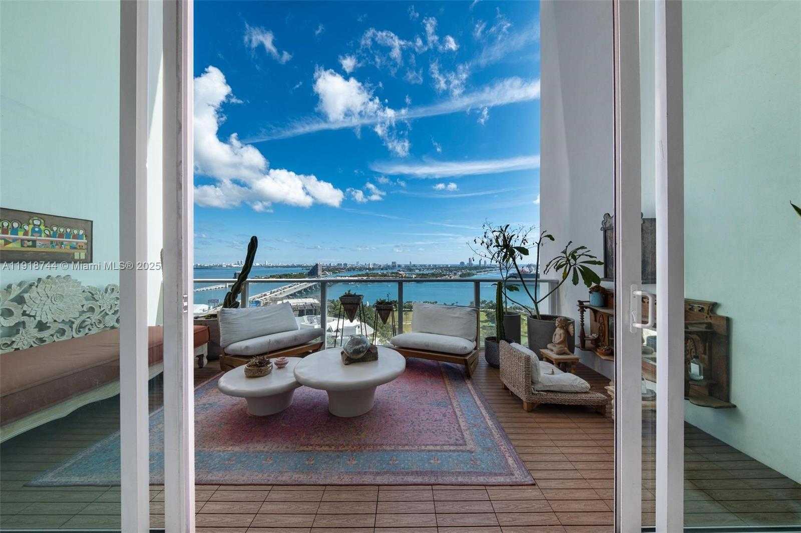 Small Image of 1040 BISCAYNE BLVD #2203, Miami Number 2