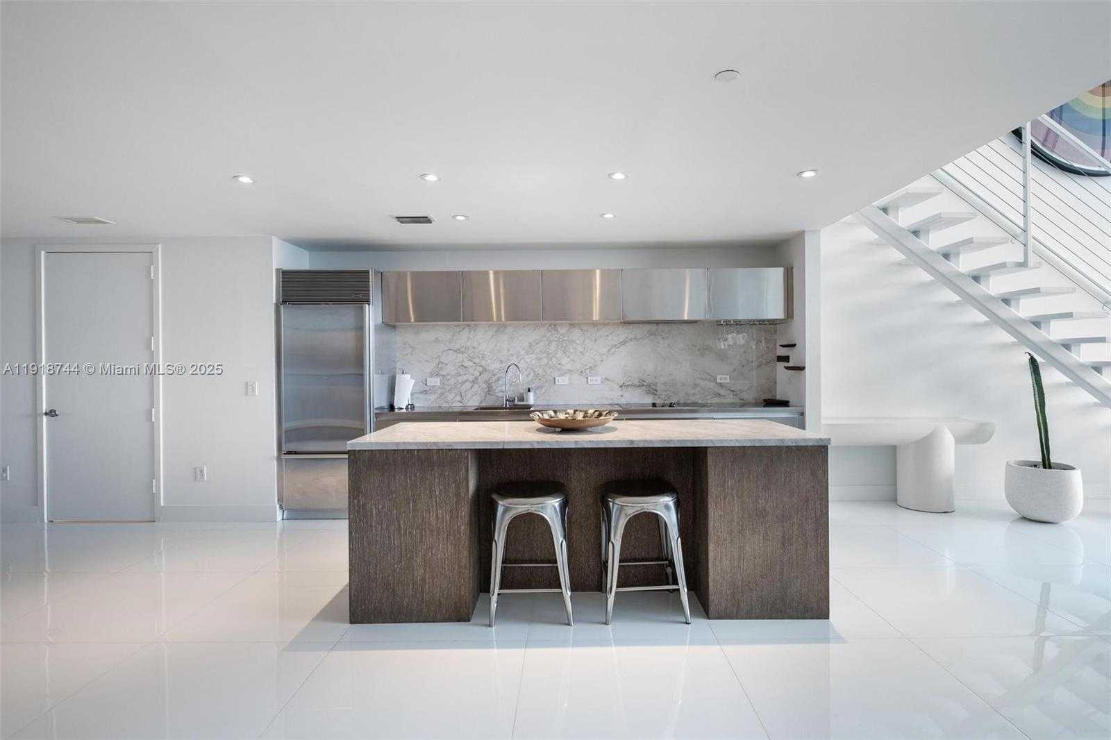 Small Image of 1040 BISCAYNE BLVD #2203, Miami Number 22