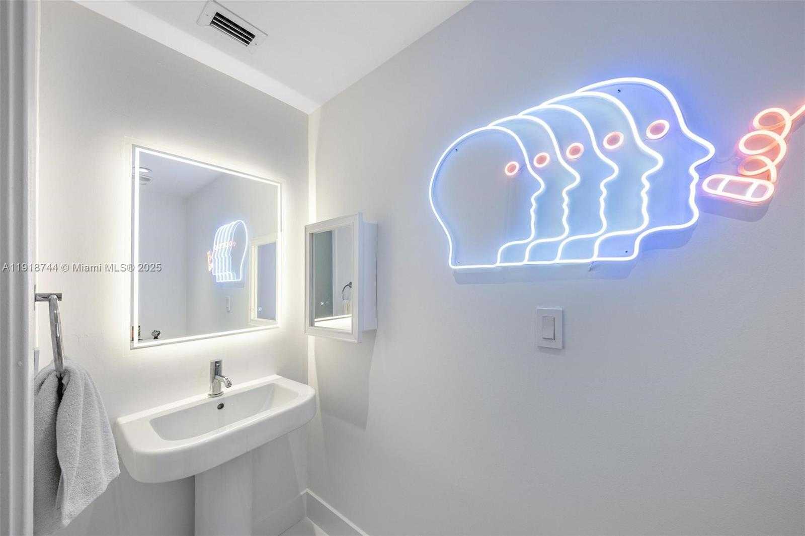 Small Image of 1040 BISCAYNE BLVD #2203, Miami Number 27