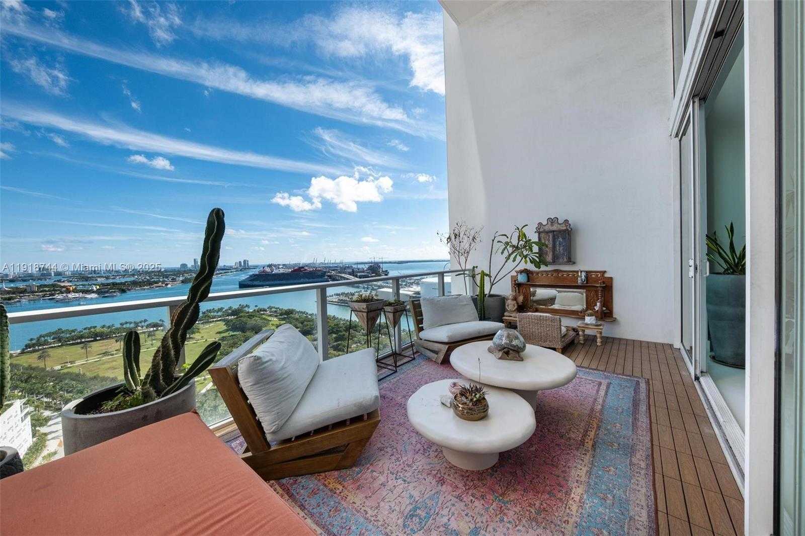 Small Image of 1040 BISCAYNE BLVD #2203, Miami Number 3