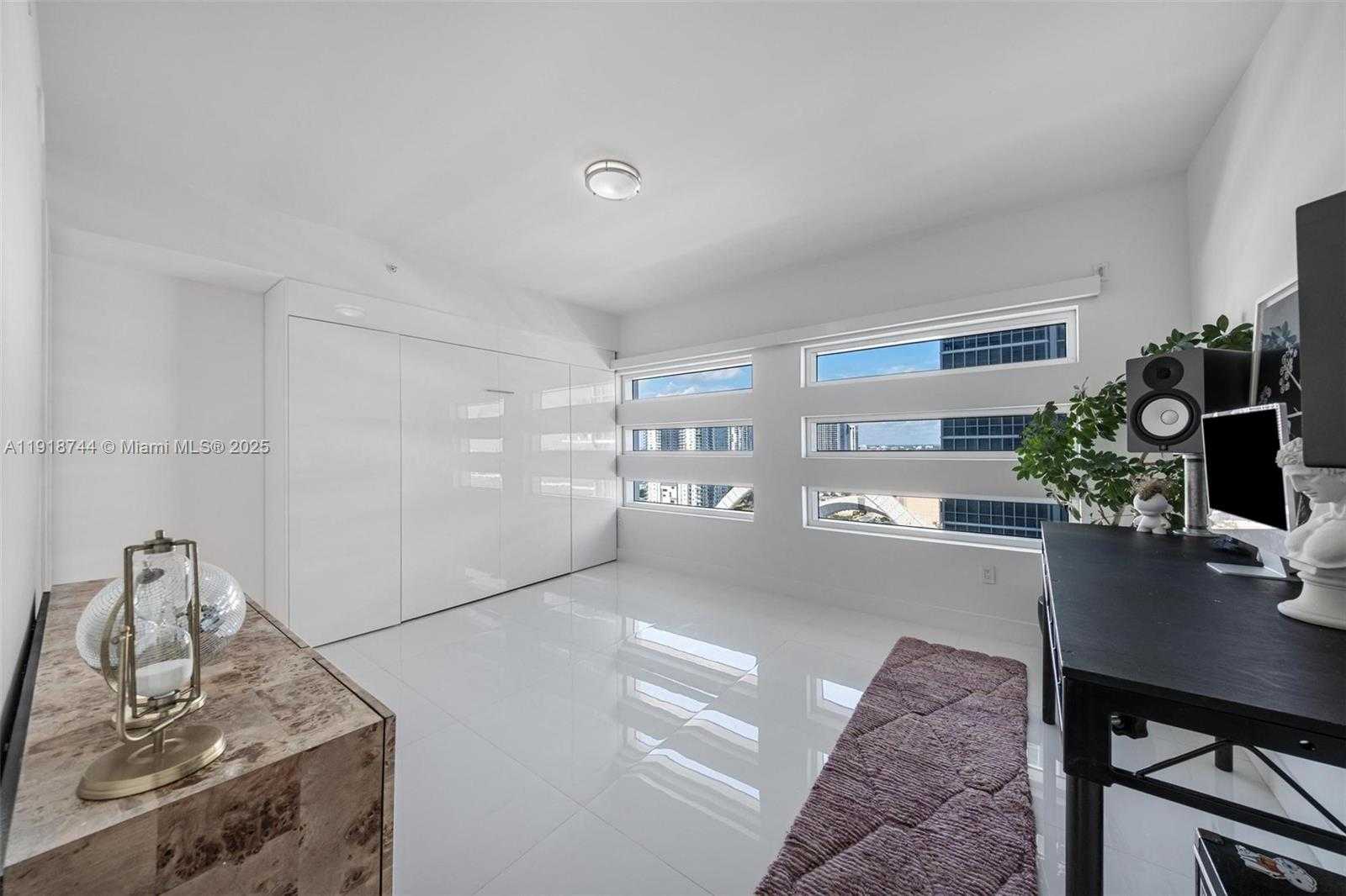Small Image of 1040 BISCAYNE BLVD #2203, Miami Number 30