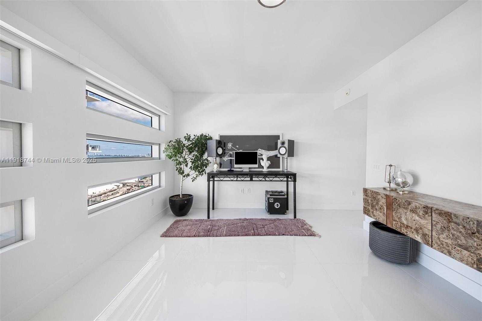 Small Image of 1040 BISCAYNE BLVD #2203, Miami Number 32