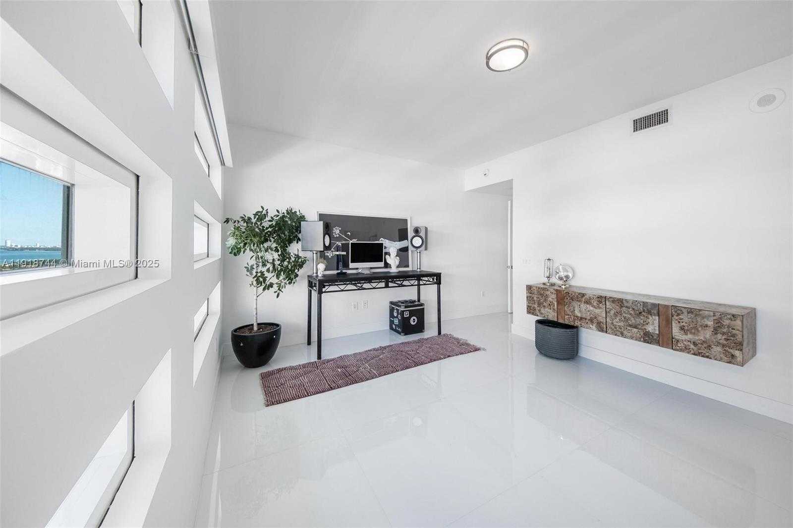 Small Image of 1040 BISCAYNE BLVD #2203, Miami Number 33