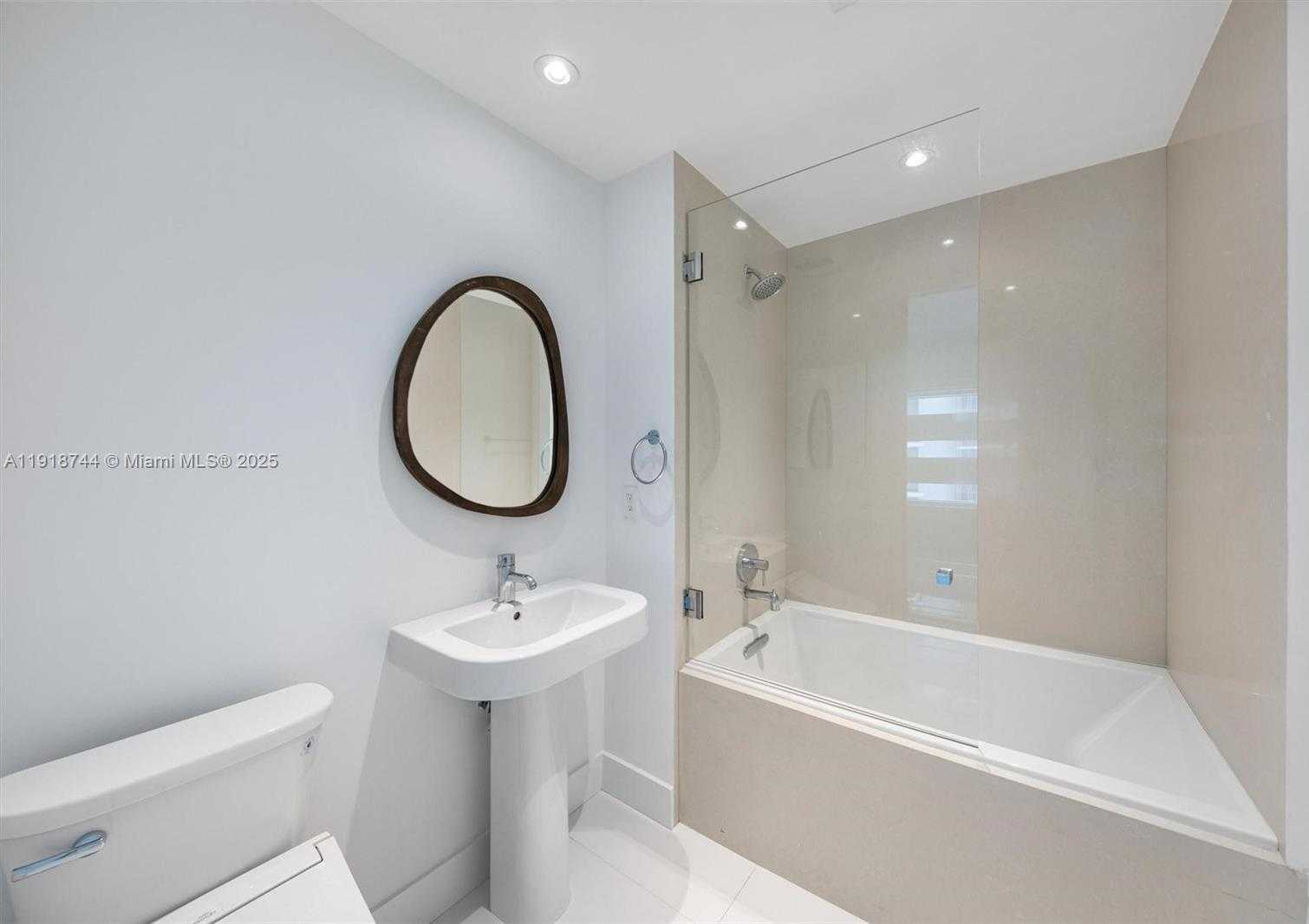 Small Image of 1040 BISCAYNE BLVD #2203, Miami Number 34