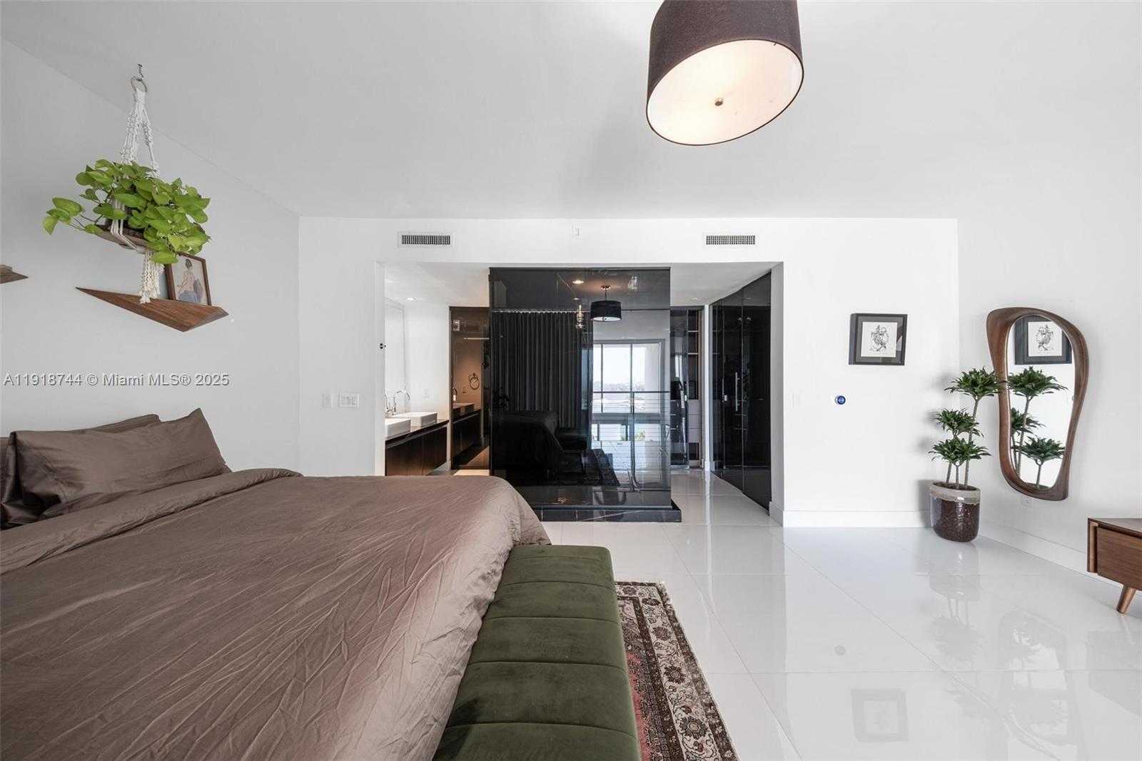 Small Image of 1040 BISCAYNE BLVD #2203, Miami Number 49