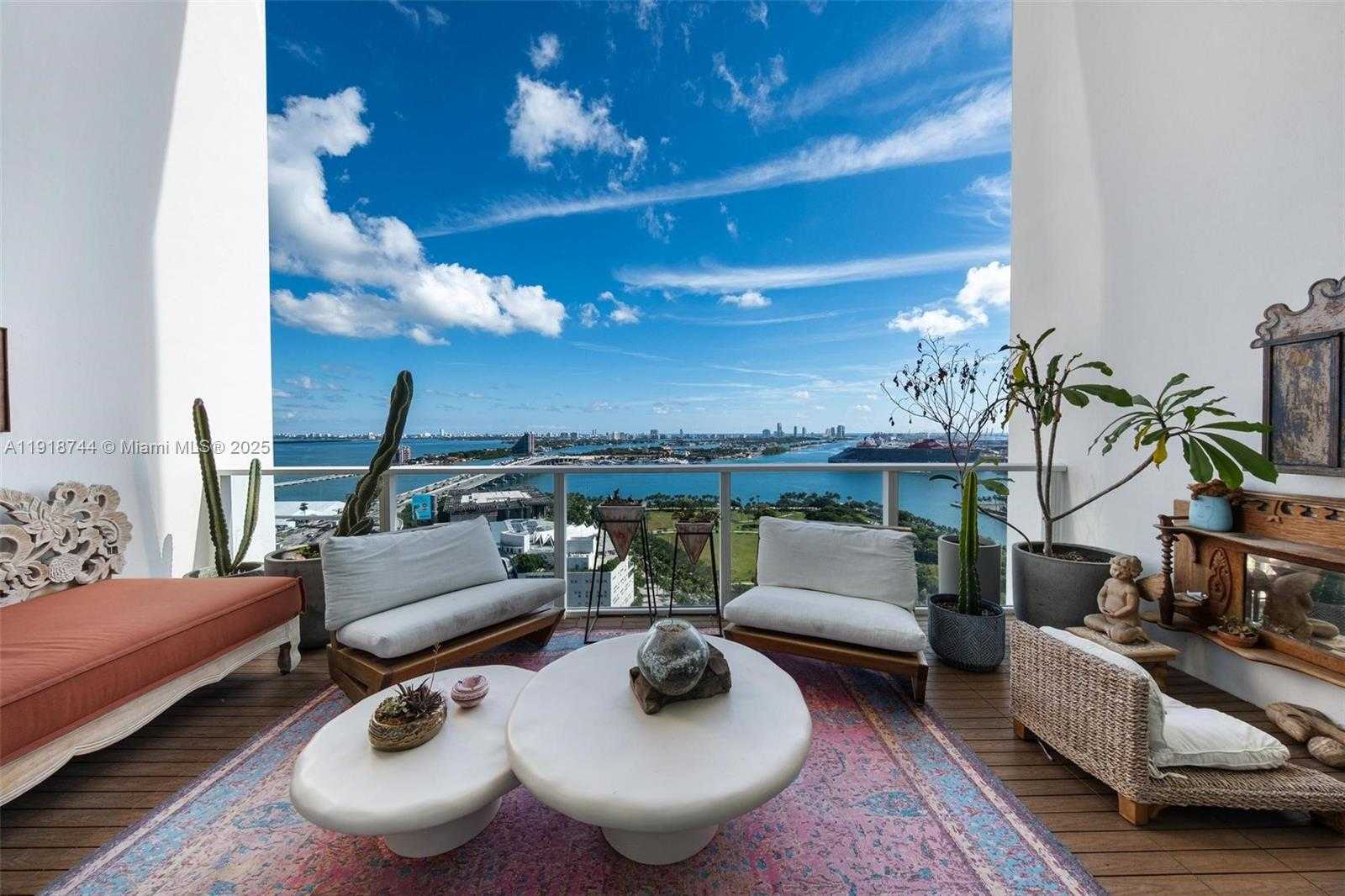 Small Image of 1040 BISCAYNE BLVD #2203, Miami Number 5