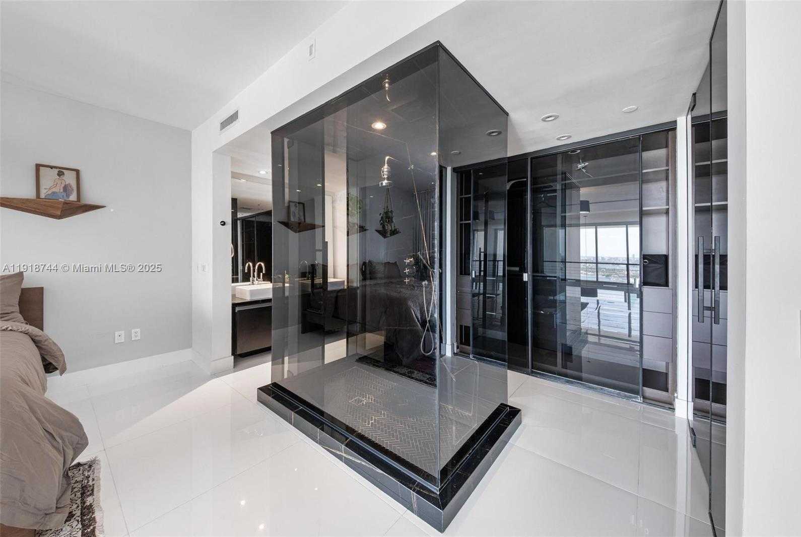Small Image of 1040 BISCAYNE BLVD #2203, Miami Number 50