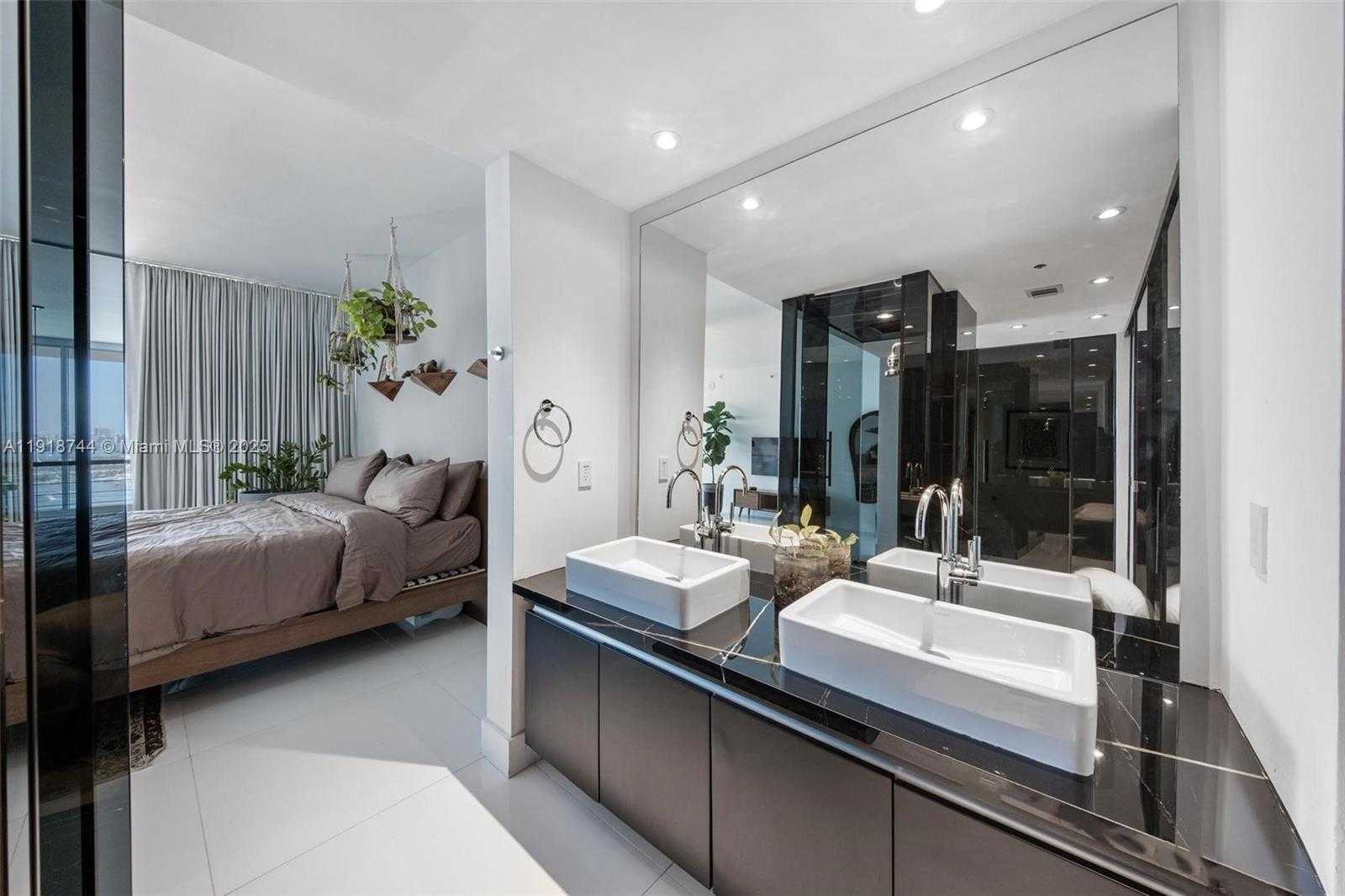 Small Image of 1040 BISCAYNE BLVD #2203, Miami Number 54