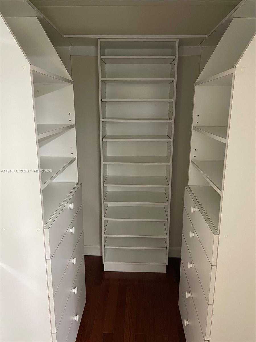 Small Image of 625 BILTMORE WAY #805, Coral Gables Number 17