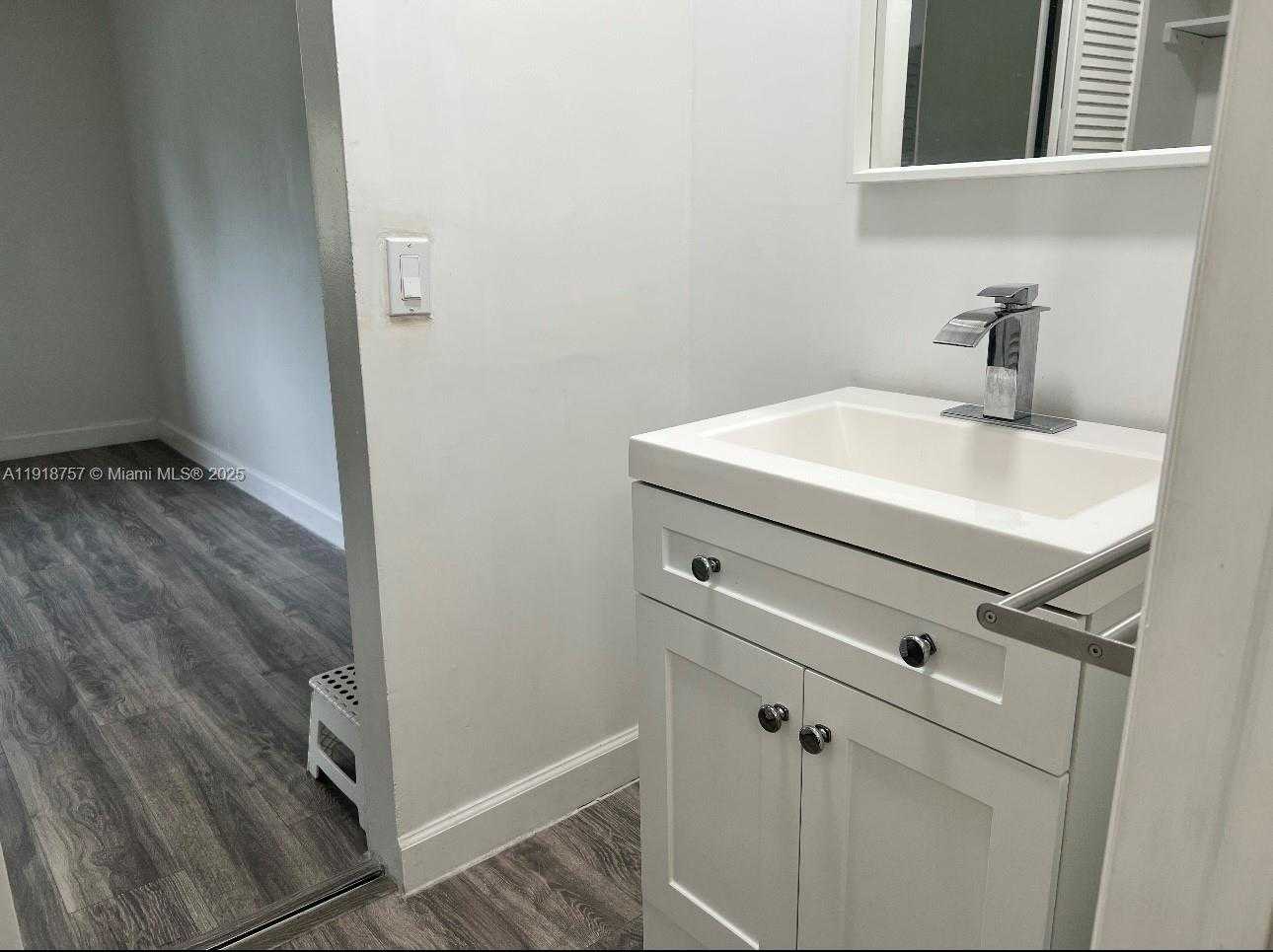 Small Image of 421 NORTH WEST 109TH AVE #3B, Miami Number 15