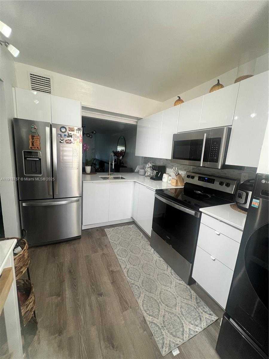 Small Image of 421 NORTH WEST 109TH AVE #3B, Miami Number 2