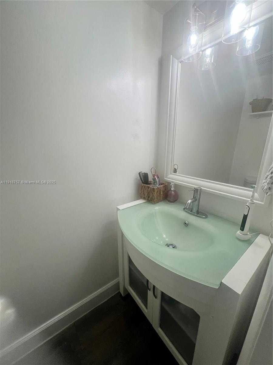Small Image of 421 NORTH WEST 109TH AVE #3B, Miami Number 6