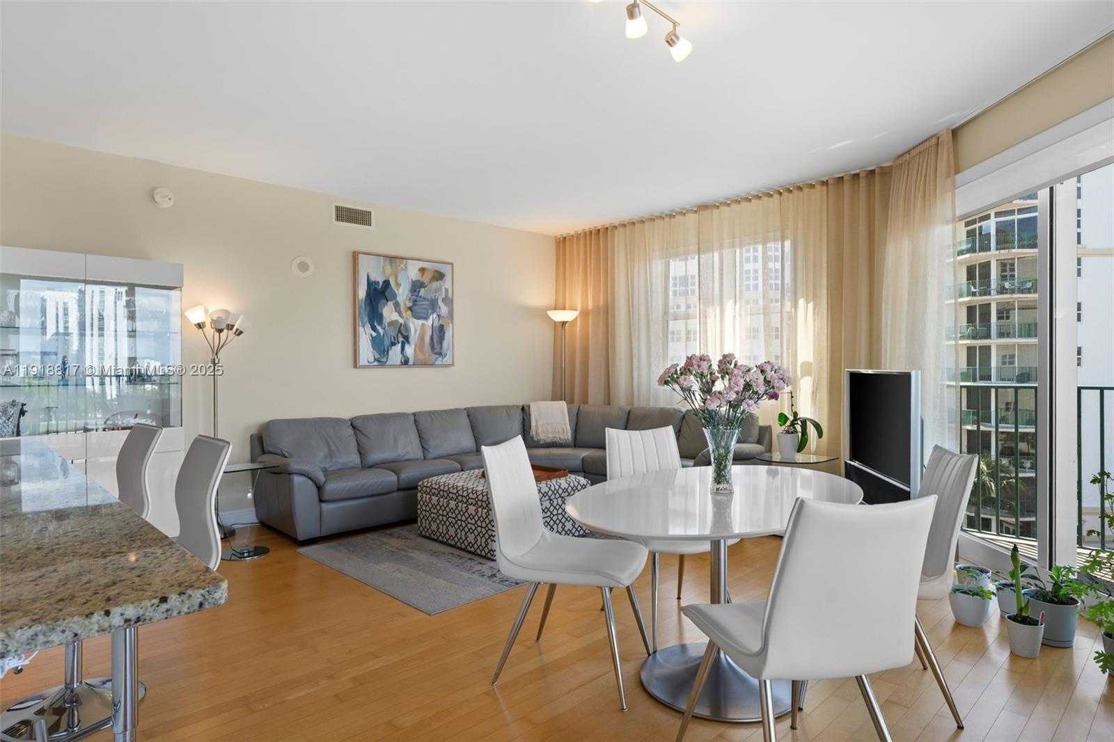 Imagen de Pequeño Objeto