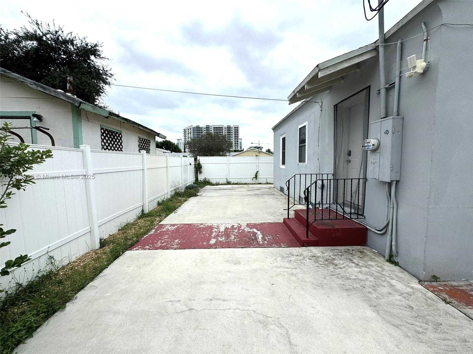 Small Image of 2309 VAN BUREN ST, Hollywood Number 15