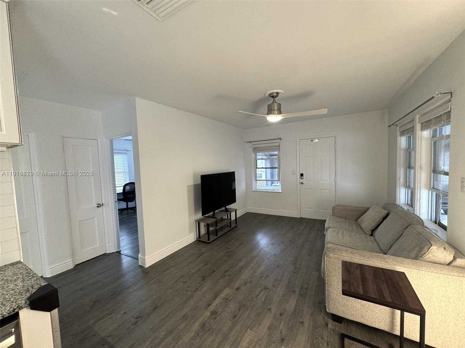 Small Image of 2309 VAN BUREN ST, Hollywood Number 3